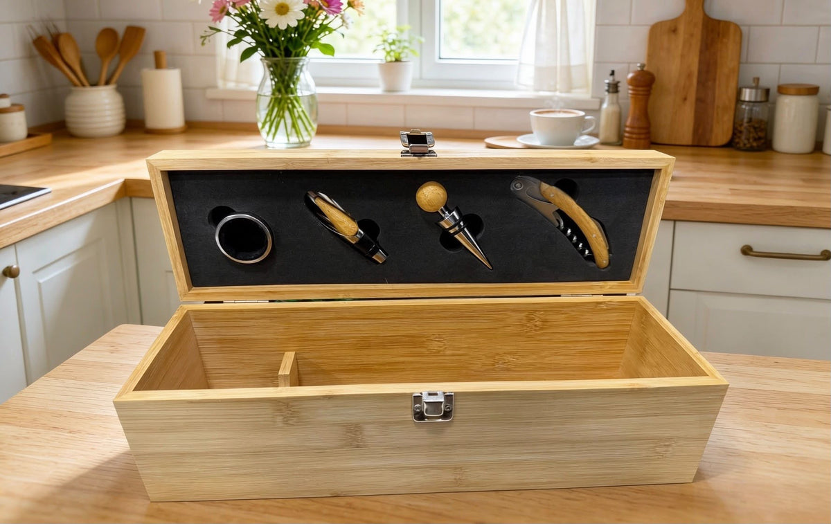 Scatola portabottiglia in legno con accessori per vino