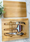 Set formaggio e vino in bambù con utensili in acciaio e coperchio tagliere